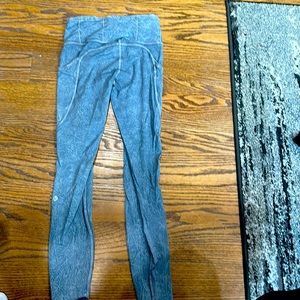 lululemon size 4 vintage capris blue